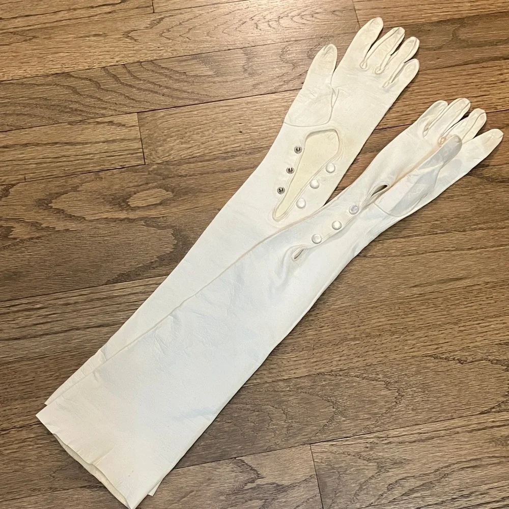 Vintage French White Kid Leather Opera Gloves Size 5.5 Pearl Snap Wrist